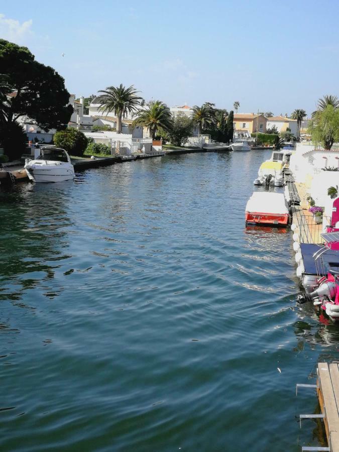 Villetta Da Carla Castello  D'Empuries Luaran gambar